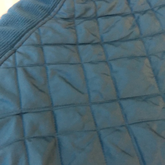 Gorgeous reversible quilted fleece IZOD vest! - Picture 6 of 10